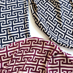 Viskosestoff Labyrinthmuster, Burgundy Hellbeige