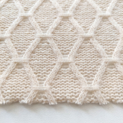 Strickstoff Gitternetzmuster Meterware, wollwei�