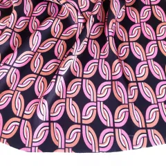 Viskose Satin Stoff Retromuster hellpink altrosa schwarz