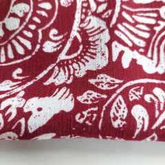 Viskose Borkenkrepp Stoff Blumen - Bordeaux Wei�