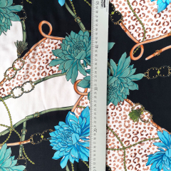 Viskose Satin Blumen Leomuster Ketten – schwarz