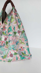 Polyester Satin Stoff Kelchblumen, apricot mintgrn