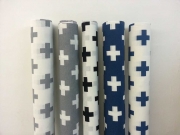 RESTSTCK 38 cm Dekostoff Kreuze, weiss auf blau
