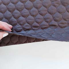 Steppstoff Meterware Tropfen wattiert wasserabweisend, dunkelbraun