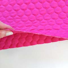 Steppstoff Meterware Tropfen wattiert wasserabweisend, pink